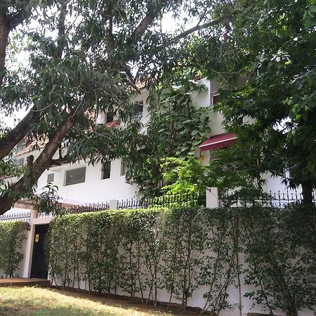 Residence Le Flamboyant Abidjan Buitenkant foto