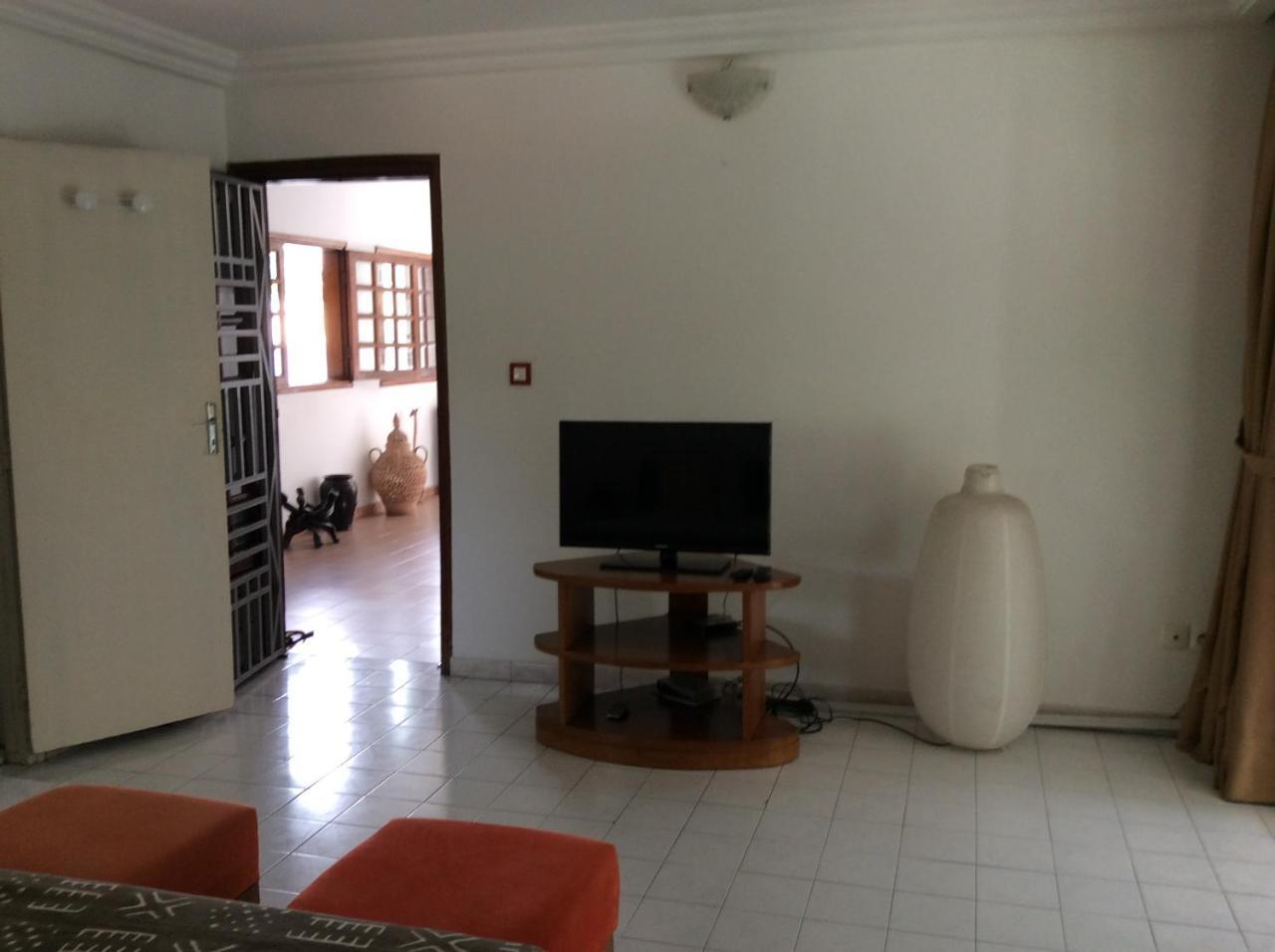 Residence Le Flamboyant Abidjan Buitenkant foto