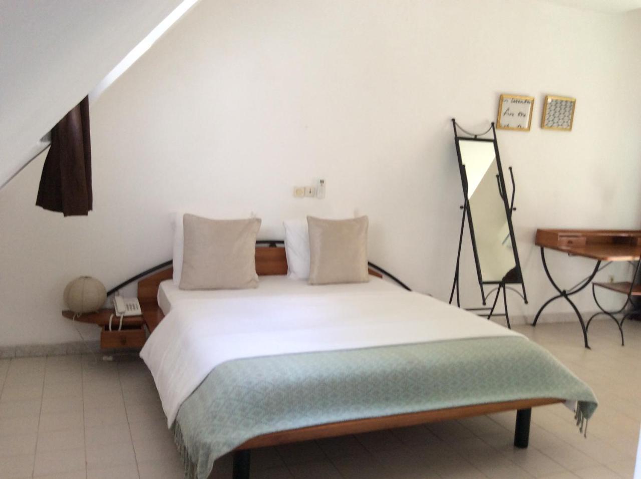 Residence Le Flamboyant Abidjan Buitenkant foto