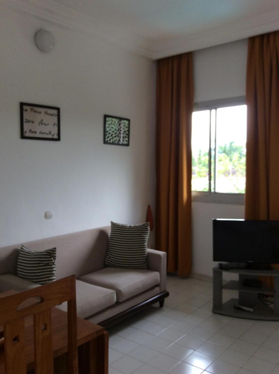 Residence Le Flamboyant Abidjan Buitenkant foto